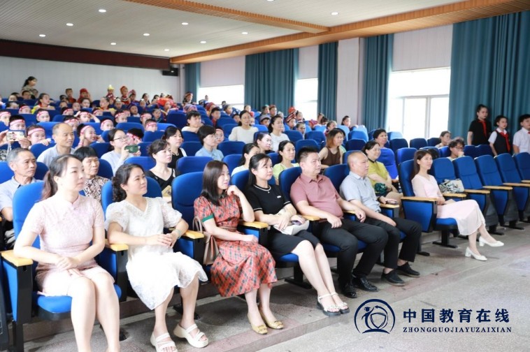 城区二小魅力队校才艺展示圆满落幕，多元才艺共绘童年乐章