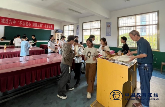 国庆献礼·青春扬廉 ——邵东市城区六中开展“不忘初心，廉洁从教”书法比赛