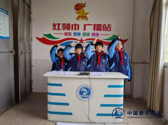 城区二小三月学雷锋系列活动