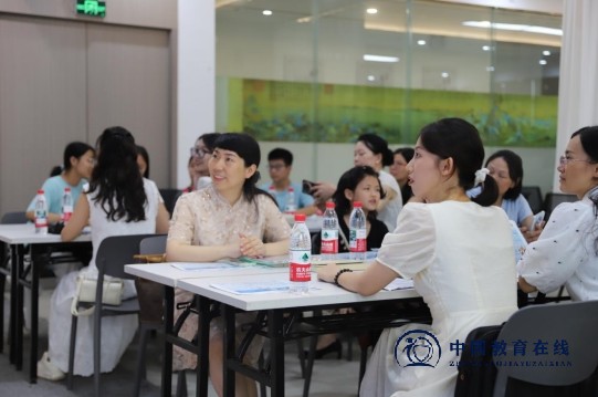 城区二小繁星读书会：共赴老舍笔下的烟火人间​