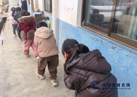 邵东市野鸡坪镇欣佳学校开展消防演练 筑牢校园安全防线